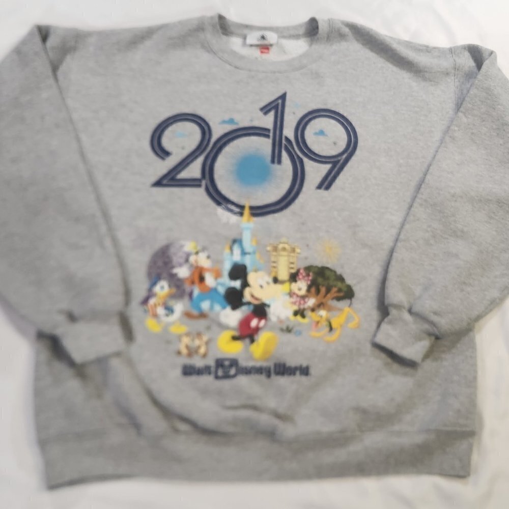 Disney Disneyland 2019 Size Med Gray Mickey Mouse Crewneck Pullover 
Lot G